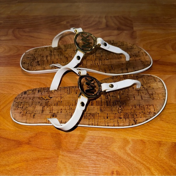 MICHAEL KORS White Jelly Cork Thongs Flat Sandals Size 8 MK Gold Logo Flip Flops - Picture 3 of 9